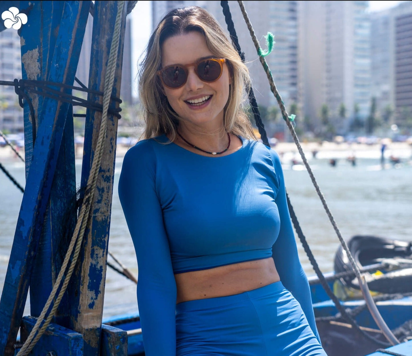 Top Cropped Manga longa Azul